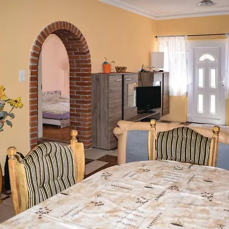 Six Bedroom Holiday In Apartamento *